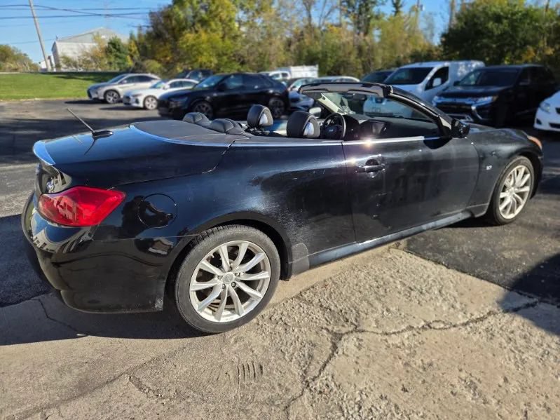 Used 2014 INFINITI Q60 Convertible w/ Premium Package RWD image 3