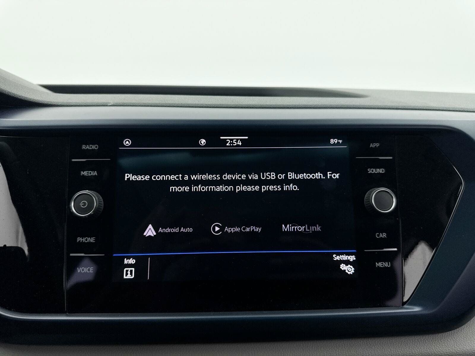 Used 2023 Volkswagen Taos SE w/ Panoramic Sunroof Package FWD image 21