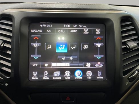 Used 2017 Jeep Cherokee Limited image 14