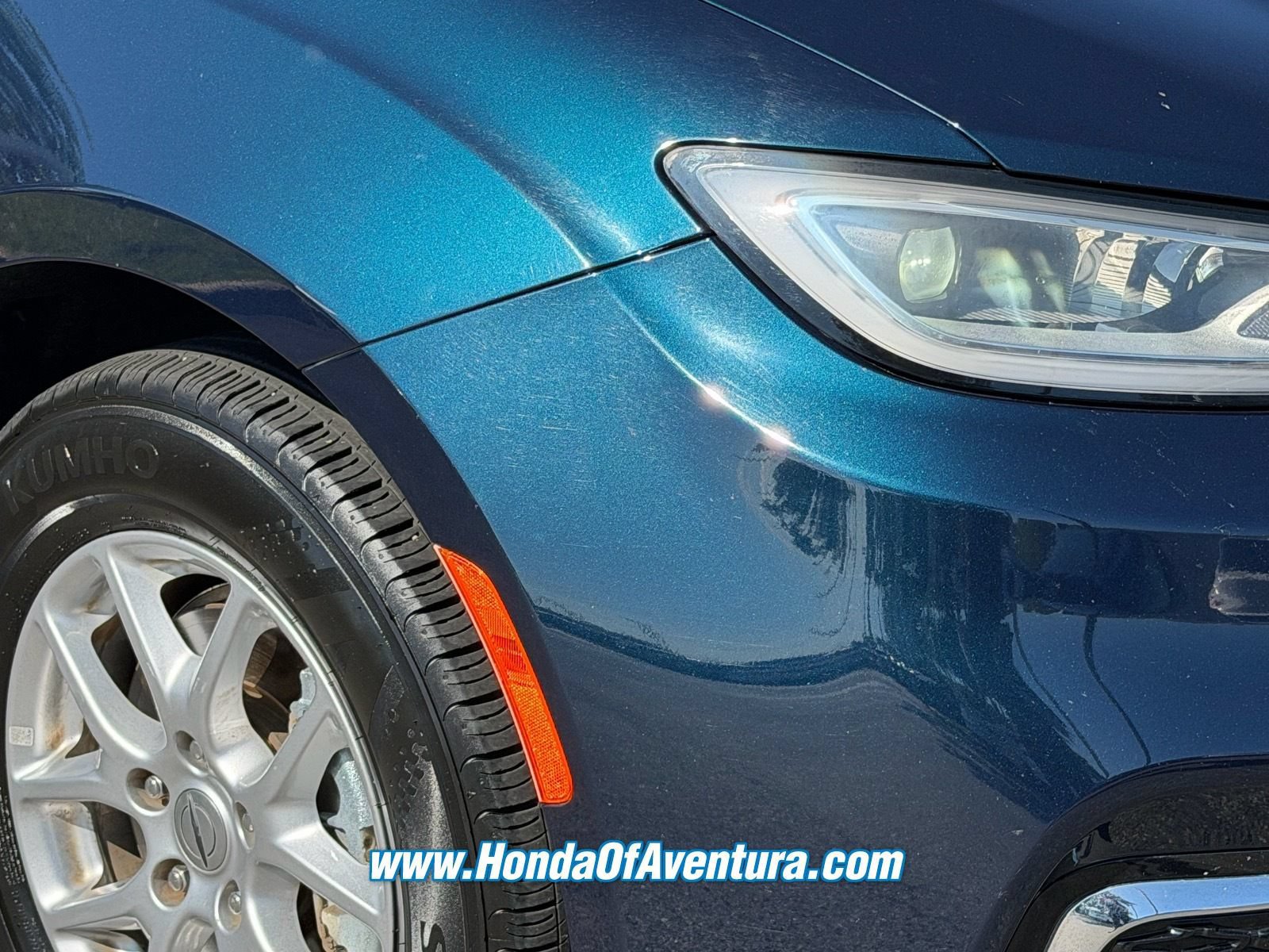 Used 2023 Chrysler Pacifica Touring-L FWD image 8