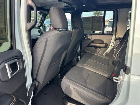 Used 2024 Jeep Wrangler Unlimited Sahara AWD/4WD image 30