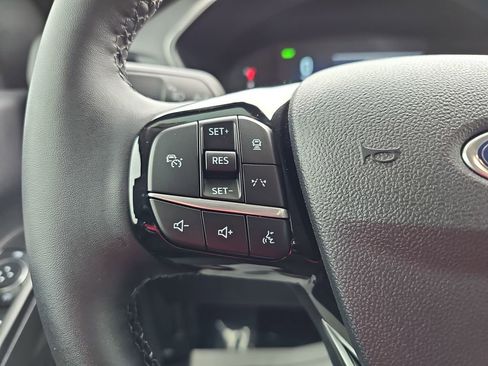 Used 2025 Ford Escape SE image 21