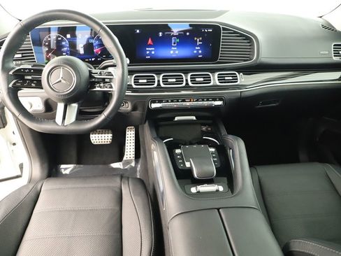 Used 2024 Mercedes-Benz GLS 580 GLS 580 w/ Warmth & Comfort Package image 17