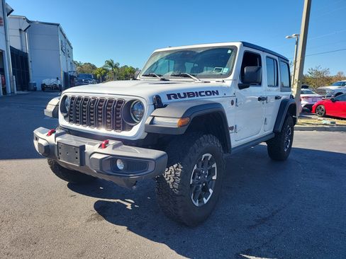 Used 2024 Jeep Wrangler Unlimited Rubicon w/ Technology Group image 3