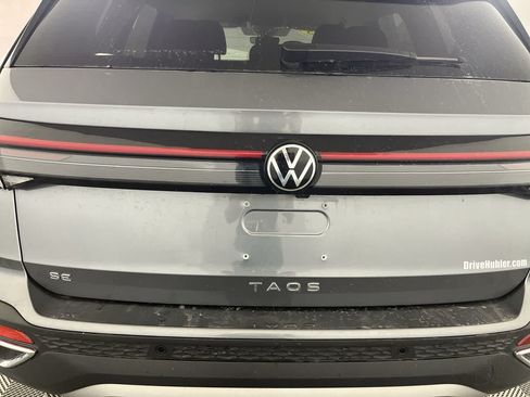 Used 2025 Volkswagen Taos SE w/ Black Wheel Package FWD image 11