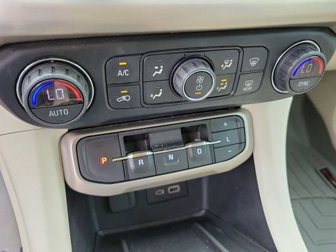 Used 2021 GMC Acadia Denali w/ Denali Technology Package FWD image 31