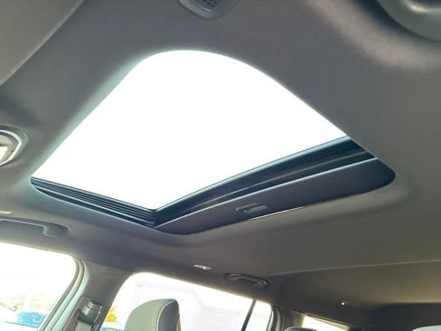 New 2025 Jeep Grand Cherokee L Laredo w/ Luxury Tech Group I image 21