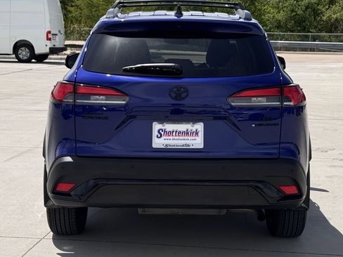 Used 2025 Toyota Corolla Cross AWD Hybrid w/ Convenience Package image 5