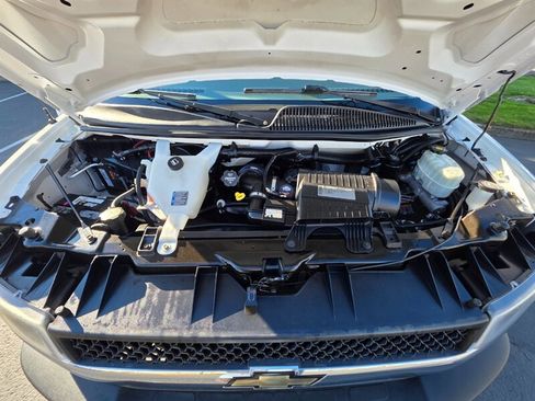 Used 2014 Chevrolet Express 2500 image 30