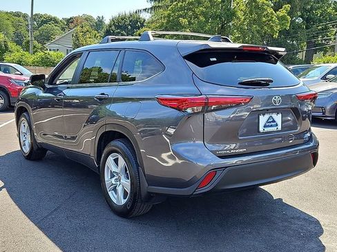 Used 2023 Toyota Highlander L AWD/4WD image 4
