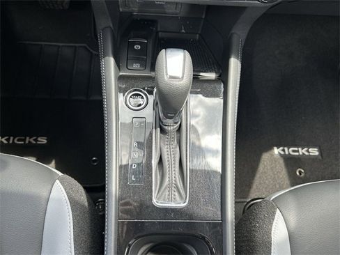 Used 2024 Nissan Kicks SR w/ SR Premium Package image 22