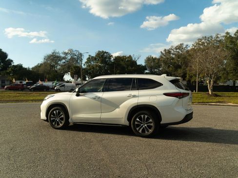 Used 2021 Toyota Highlander XLE image 5