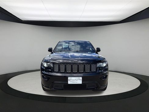 Used 2017 Jeep Grand Cherokee Altitude AWD/4WD image 2