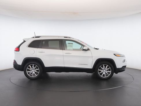 Used 2018 Jeep Cherokee Limited image 31