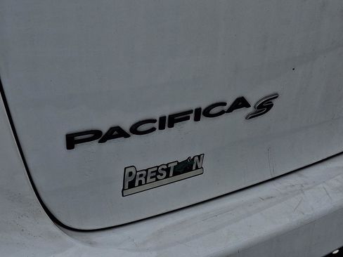 Used 2023 Chrysler Pacifica Limited w/ S Appearance Package image 13