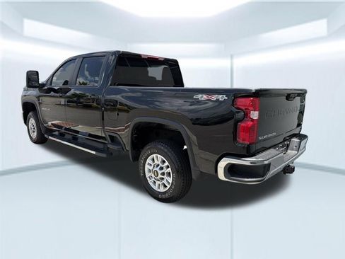 Used 2025 Chevrolet Silverado 2500 LT w/ Convenience Package AWD/4WD image 5