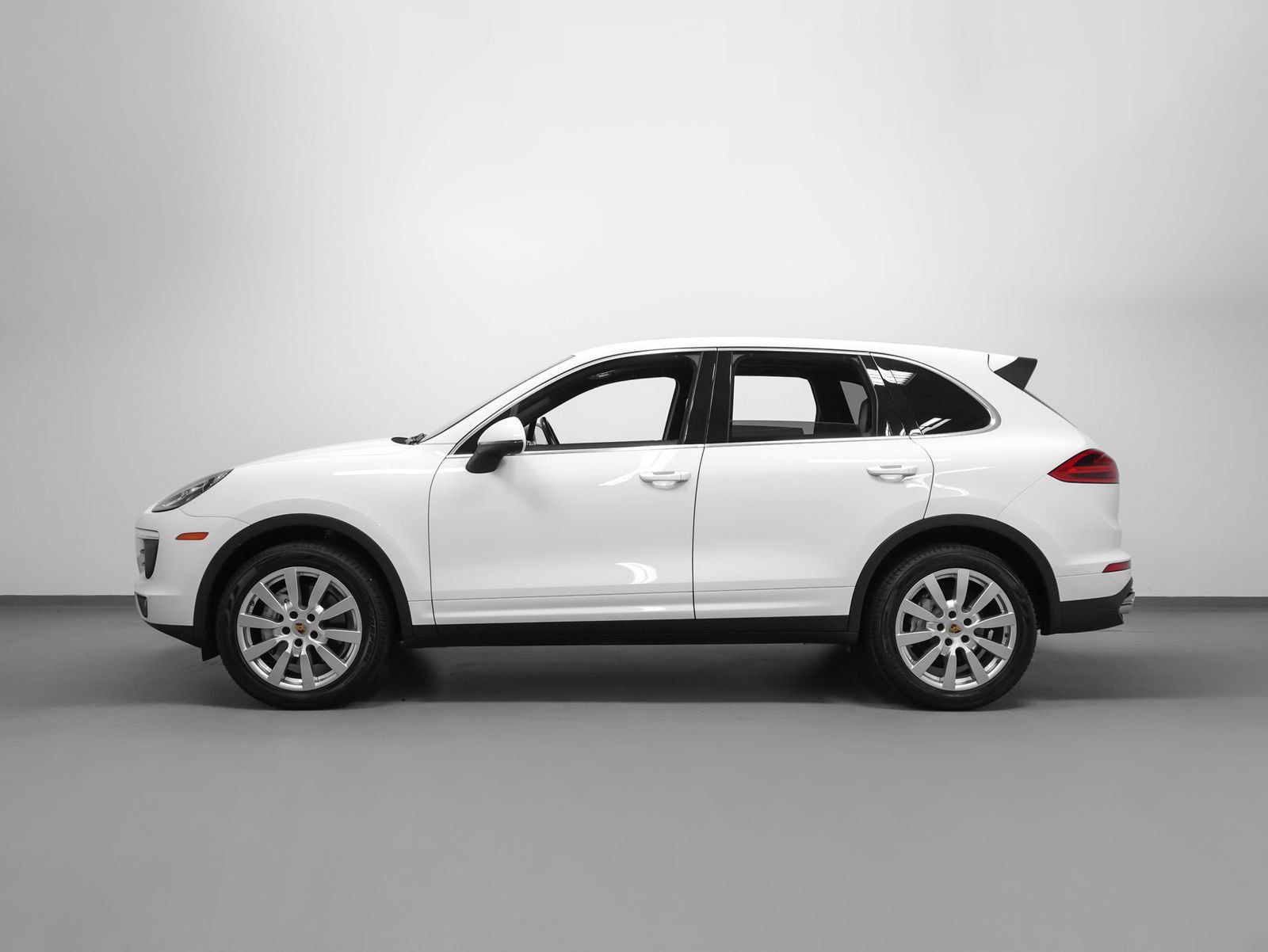 Used 2015 Porsche Cayenne S AWD/4WD image 2