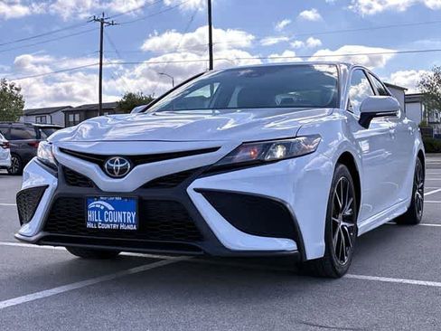 Used 2023 Toyota Camry SE image 11