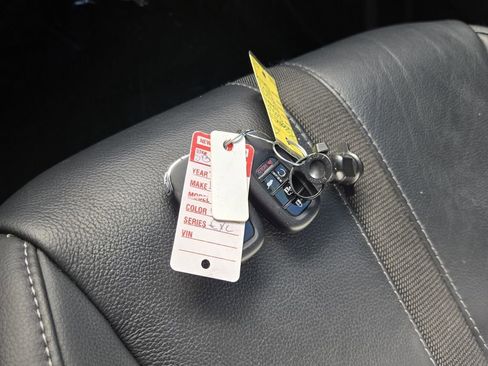 Used 2025 Honda Pilot EX-L image 19