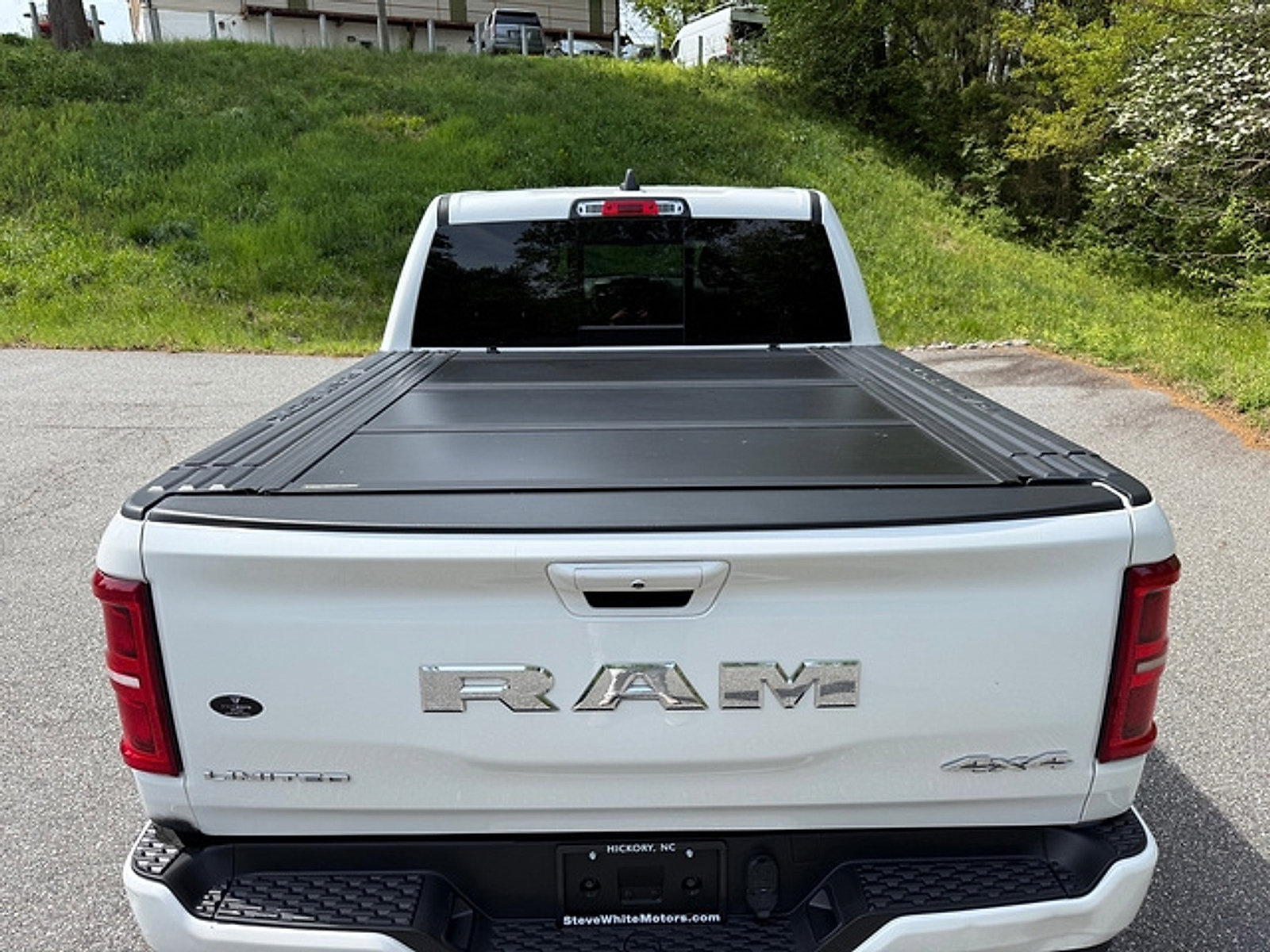 Used 2025 RAM 1500 Limited w/ Body Color Bumper Group AWD/4WD image 10