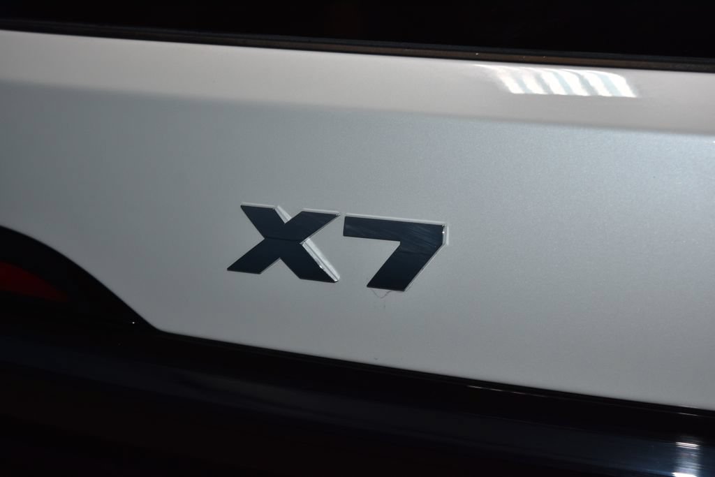 Used 2025 BMW X7 M60i AWD/4WD image 32