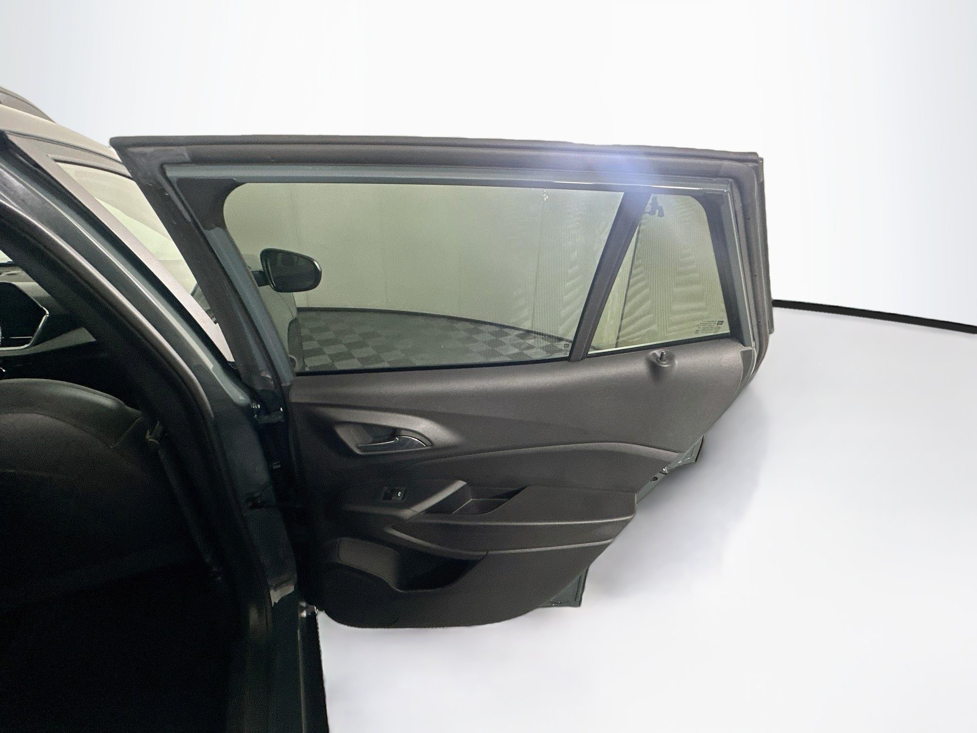 Used 2025 Chevrolet Trax LT FWD image 29