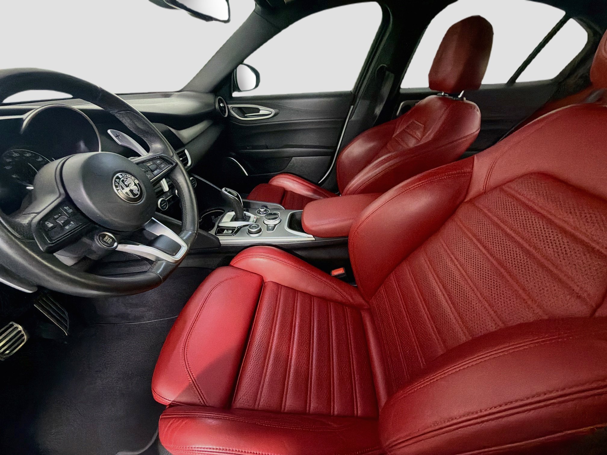 Used 2023 Alfa Romeo Giulia Veloce RWD image 13