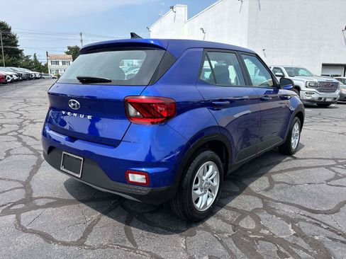 Certified 2022 Hyundai Venue SE w/ Cargo Package FWD image 5