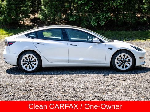 Used 2022 Tesla Model 3 Standard Range RWD image 9