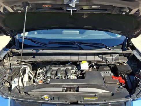 Used 2024 Nissan Pathfinder SV image 29