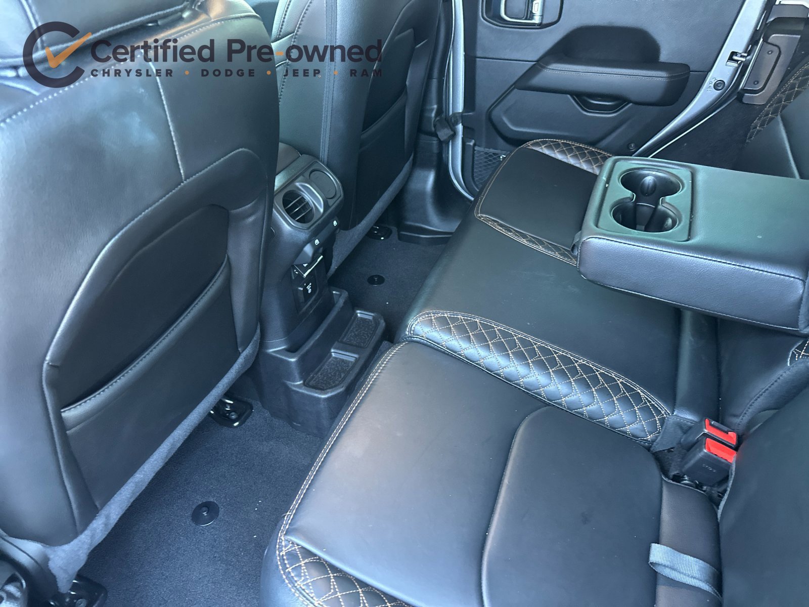 Used 2021 Jeep Wrangler Unlimited Sahara AWD/4WD image 13