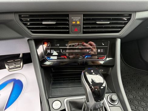 New 2026 Volkswagen Jetta SE image 18