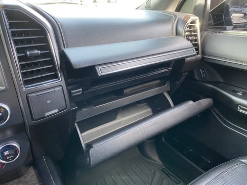 Used 2021 Ford Expedition Limited image 30