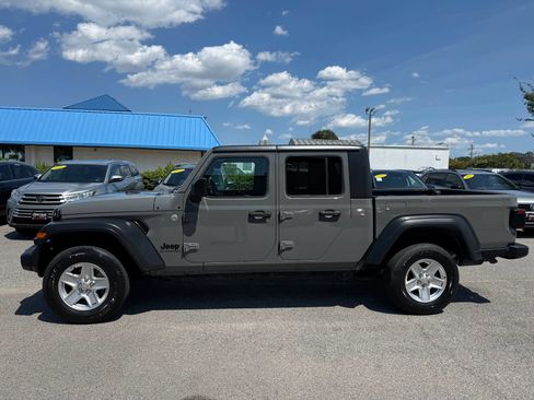 Used 2020 Jeep Gladiator Sport w/ Quick Order Package 24S AWD/4WD image 3