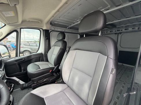 Used 2025 RAM ProMaster 2500 w/ Convenience Group FWD image 7