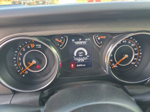 Used 2022 Jeep Gladiator Sport image 15