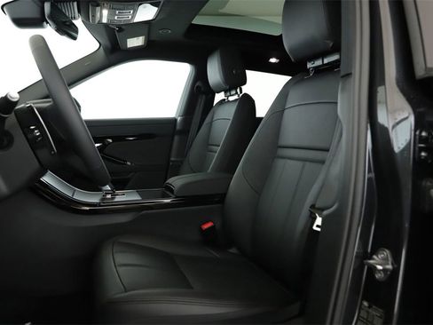 New 2024 Land Rover Range Rover Evoque Dynamic SE image 17