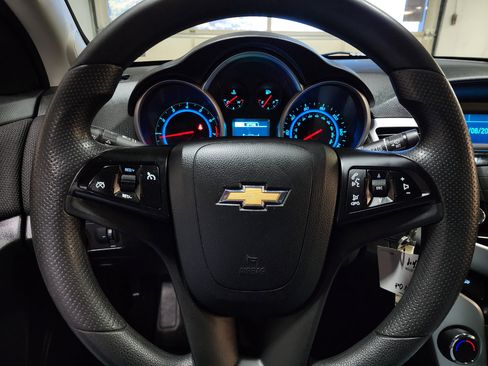 Used 2015 Chevrolet Cruze LT image 28