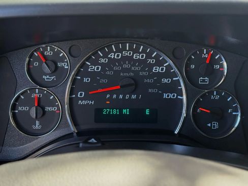 Used 2025 Chevrolet Express 2500 w/ Driver Convenience Package image 16