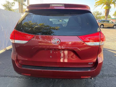 Used 2013 Toyota Sienna XLE image 4