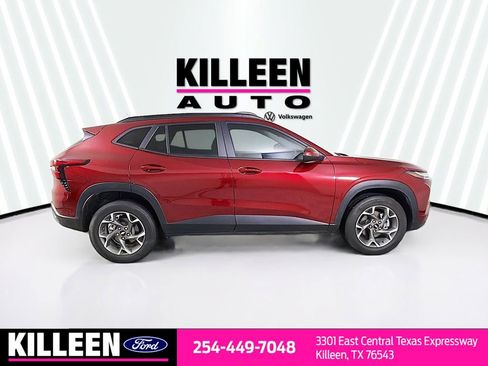 Used 2024 Chevrolet Trax LT w/ Driver Confidence Package FWD image 6