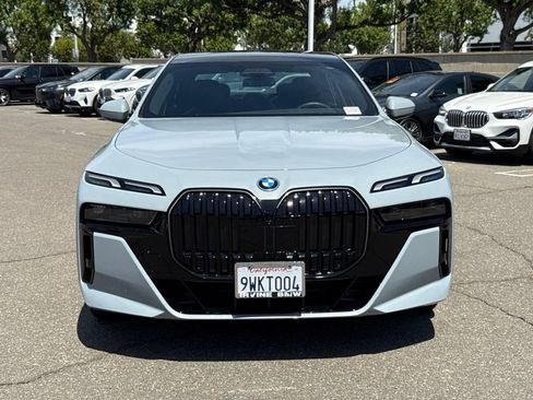 Used 2025 BMW i7 xDrive60 AWD/4WD image 4