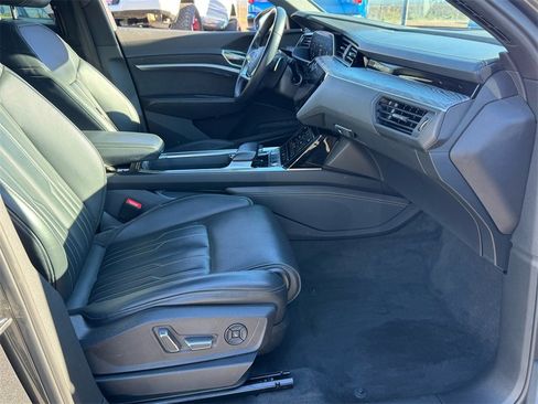 Used 2019 Audi e-tron Prestige w/ Prestige Package image 22