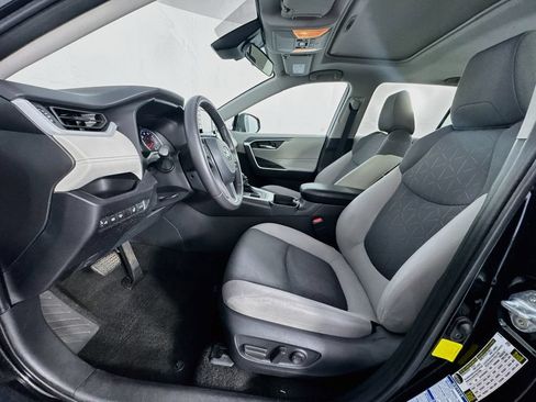 Used 2021 Toyota RAV4 XLE w/ Convenience Package AWD/4WD image 12