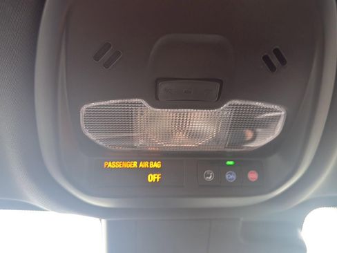 Used 2025 Buick Envista Sport Touring w/ Convenience I Package image 22