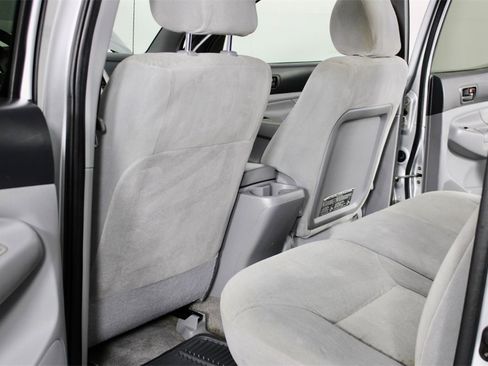 Used 2005 Toyota Tacoma Base image 22