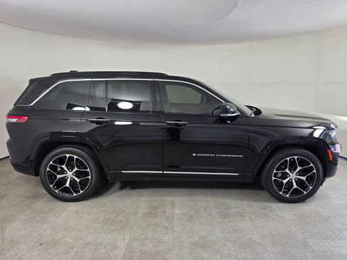 Used 2024 Jeep Grand Cherokee Summit AWD/4WD image 3