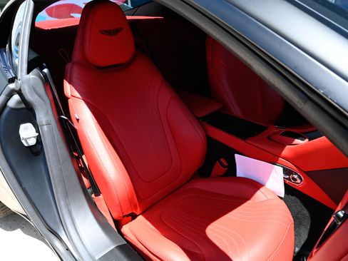Used 2021 Aston Martin DB11 Coupe RWD image 41