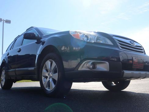 Used 2011 Subaru Outback 2.5i Limited w/ PWR Moonroof Pkg AWD/4WD image 17