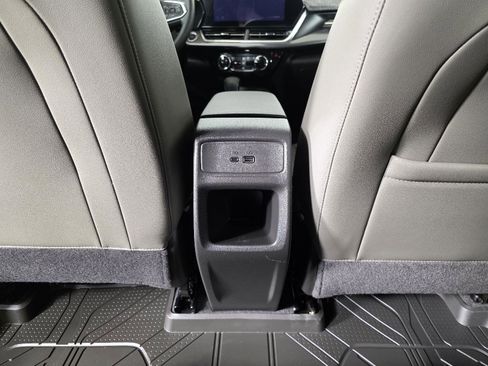 Used 2024 Chevrolet Trax ACTIV w/ Sunroof Package image 17